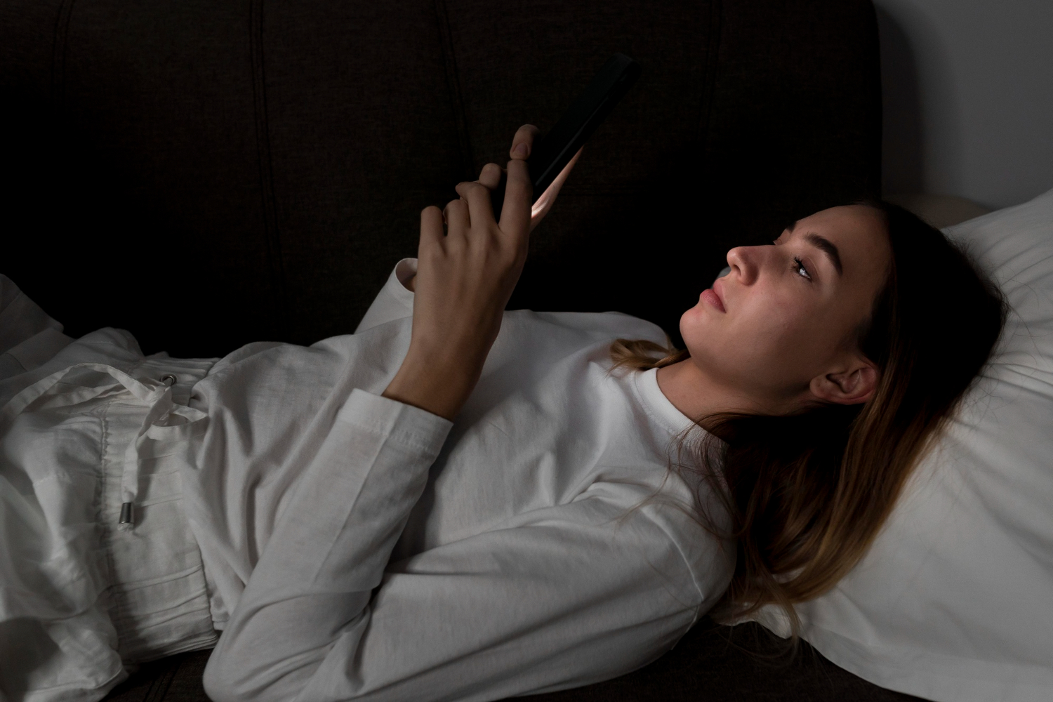 a girl is lying on the phone